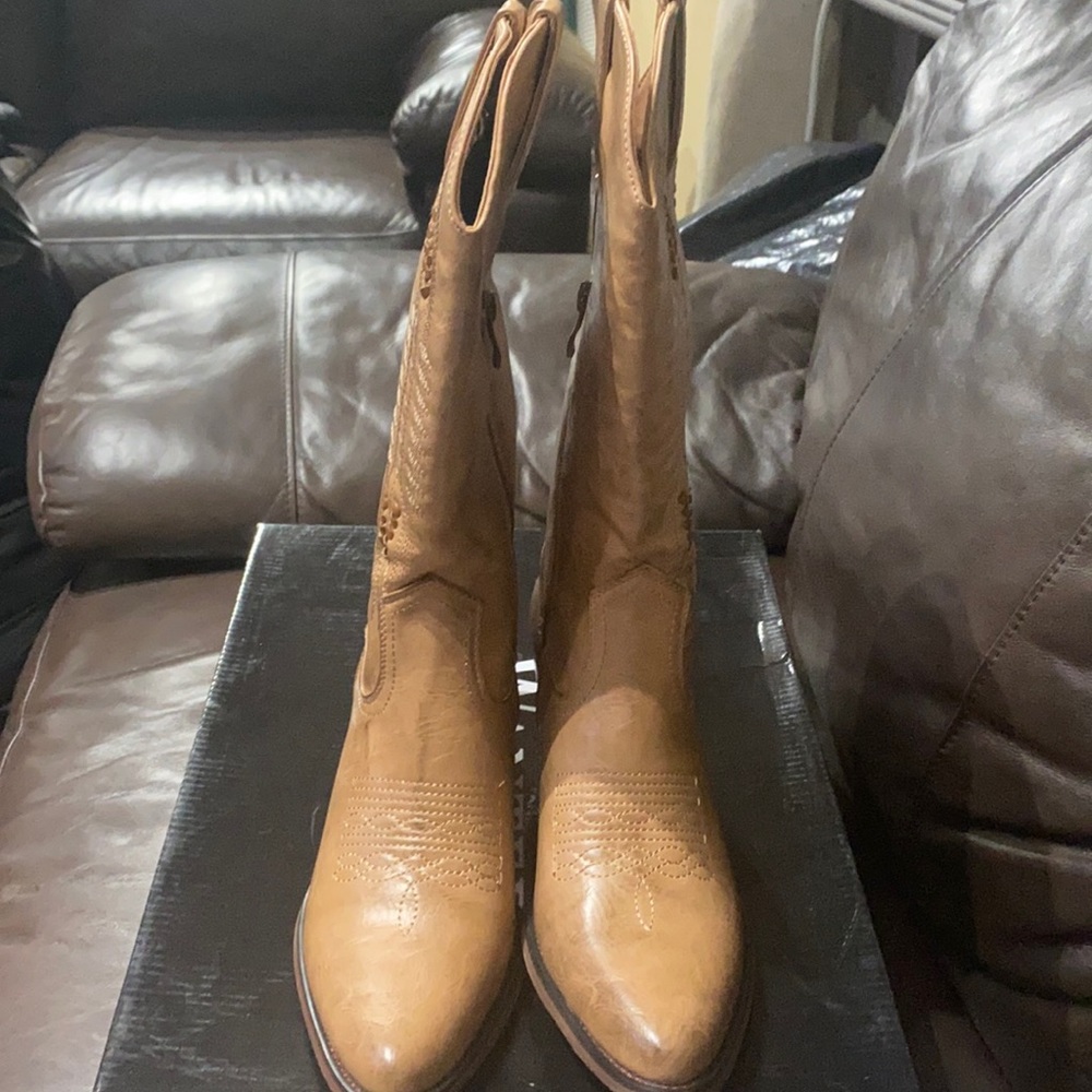 Tan new cowboy boots